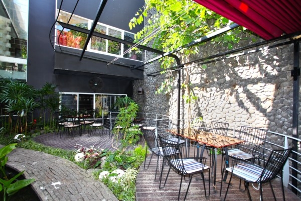 S Café – quán café đẹp mê đắm với những đường cong